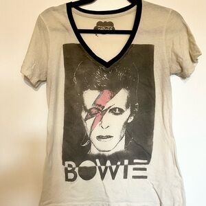 Women's  Bowie Graphic v neck Tee - Cream